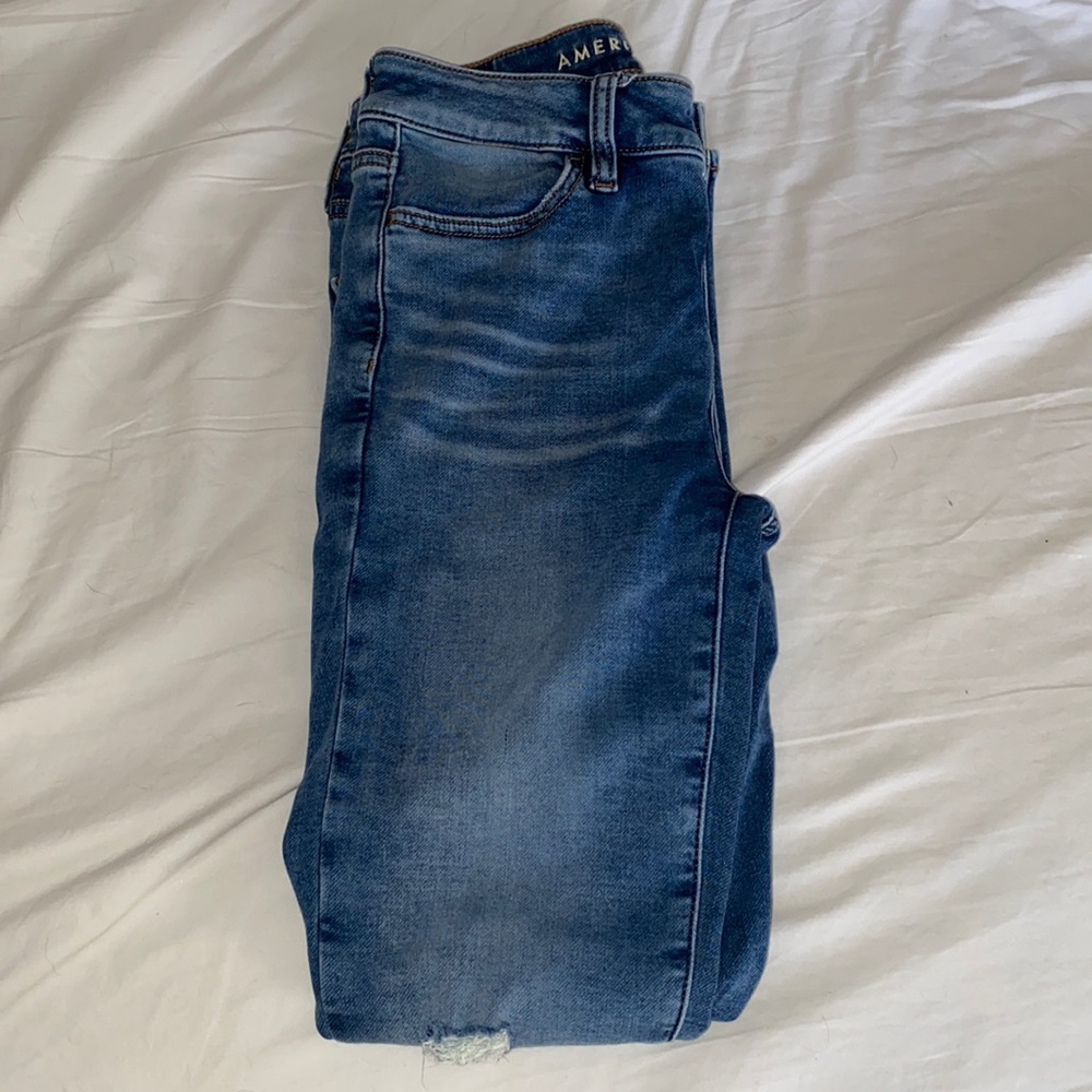 American Eagle Light wash skinny jeans
